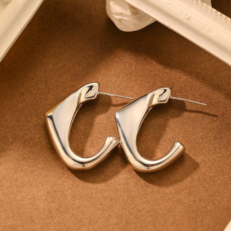 Silver Needle Geometric Heart Hoop Earrings - Retro & High-End Style for a Bold Look