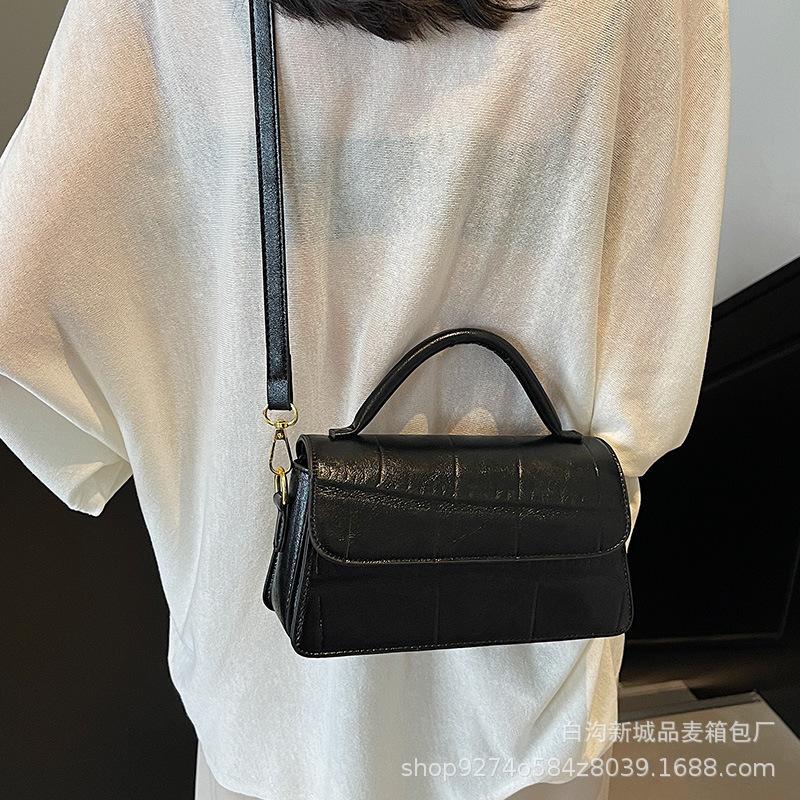 Textured Stone Pattern Small Bag Women's 2025 New Fashion Commuting Versatile Single Shoulder Crossbody Retro Portable Small Square Bag