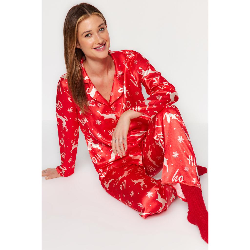 Set de pijama țesute cu pantaloni-cămașă din satin cu tematică de Anul Nou bleumarin-multicolor Thmaw24pt00037