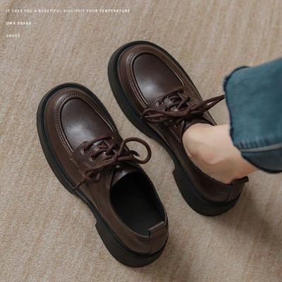 Zapatos pequeños de cuero estilo británico falda de mujer 2025 otoño nuevos mocasines realzantes con plataforma muffin zapatos individuales Mary Jane