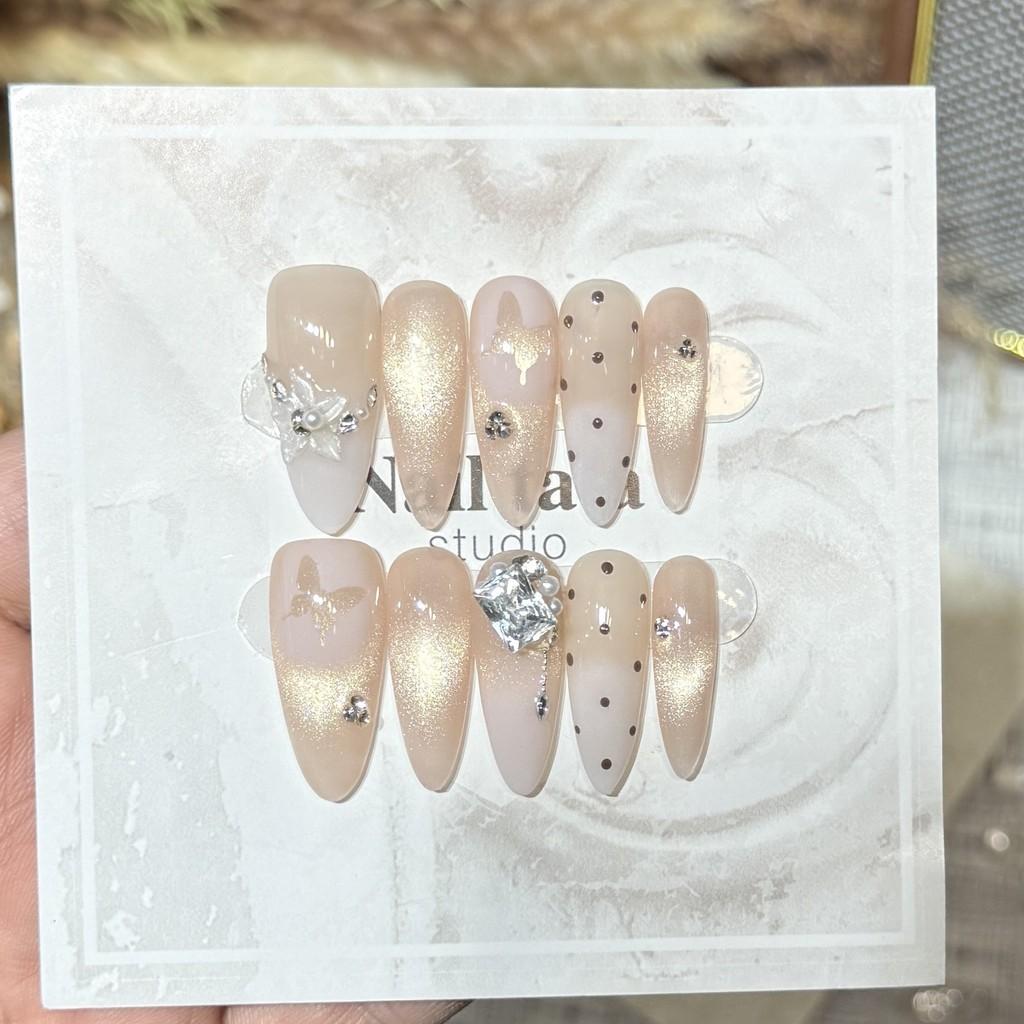 Handmade Press On Nail French Gentle Sweet Nude Cat Eye Hollowed-out Butterfly Diamond Long Pointed Oval Fake Nail Patch Artificial Nail Reusable XS