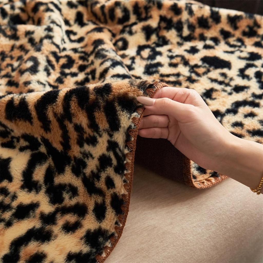 26 Soft Skin-Friendly Rabbit Fur Throw Blanket - Ideal for Single/Double Student Dormitory or Nap