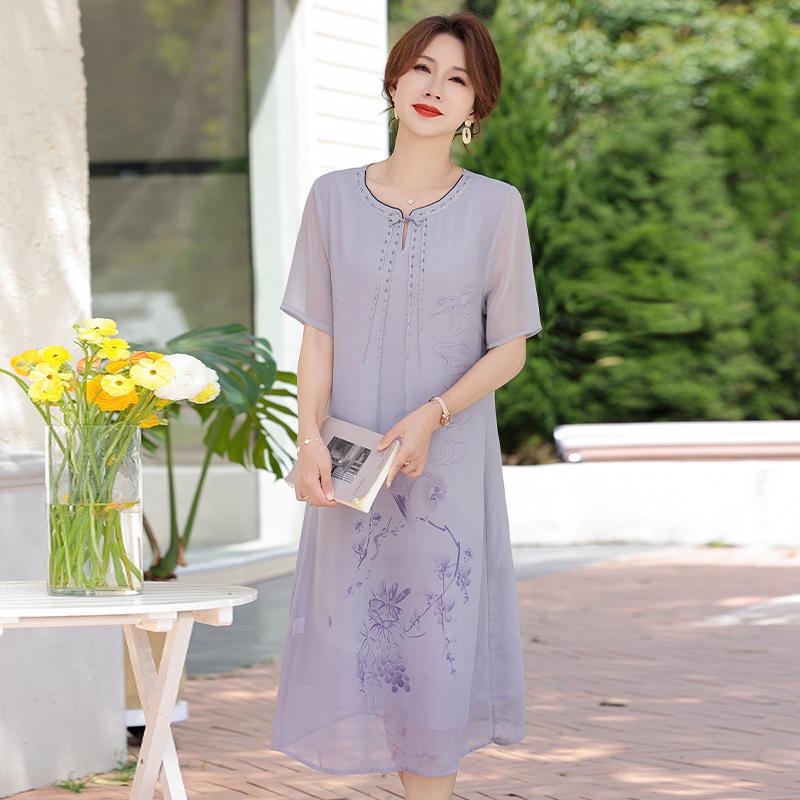 Mom's Elegant Summer Qipao: Chic Chinese Style Dress for Middle-Aged and Elderly Temperament.