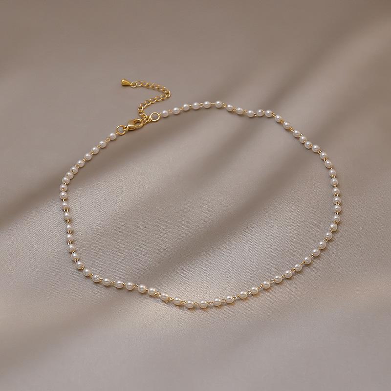 Geometric Pearl Choker: Retro Literary Fashion for Women