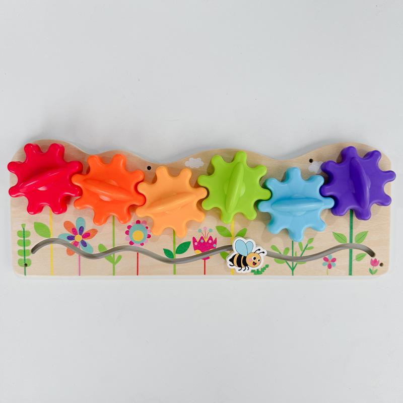 Красочная деревянная гусеница - развивающая доска и игровой комплекс для детского сада