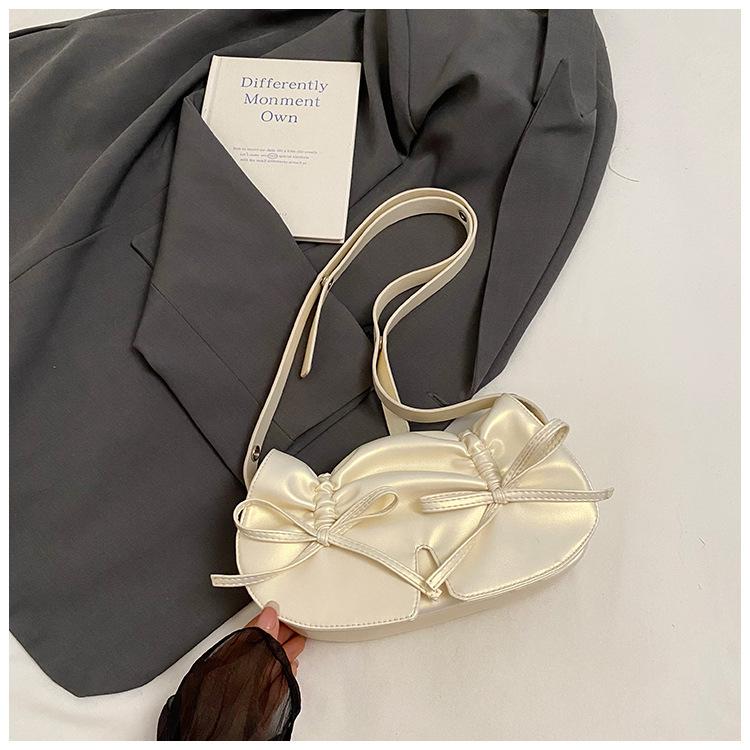 

Sweet Bow Pillow Bag Women s 2025 New Spring and Summer Fashion Versatile Messenger Bag Versatile Shoulder Underarm Bag белый