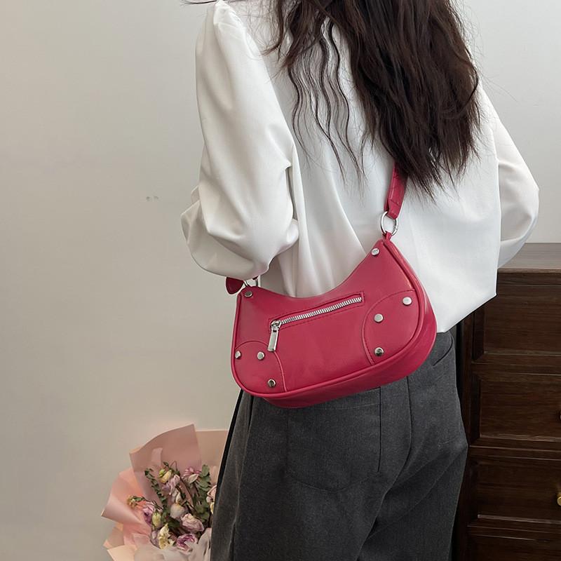 Chic Retro Small Shoulder Bag For Women Featuring Unique Design And Modern Aesthetic