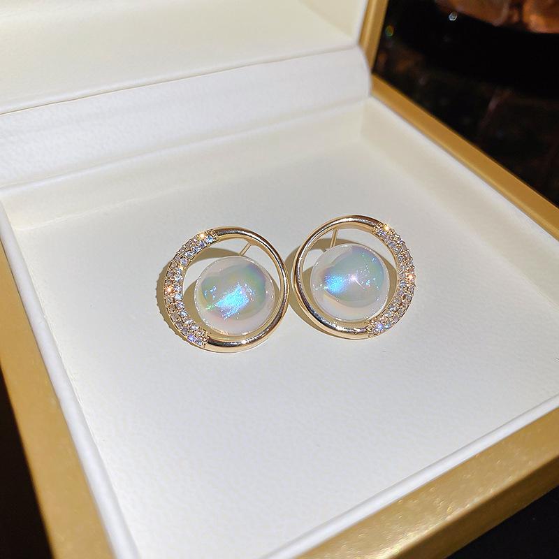Elegant French Retro Floral Pearl Earrings - Geometric, Versatile, High-End Design for Women