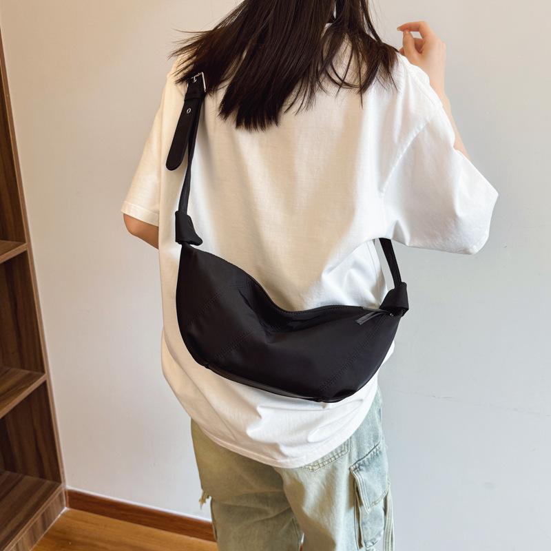 Niche Bag Women's Spring and Summer New Simple and Versatile Shoulder Messenger Bag Casual and Lightweight Dumpling Bag