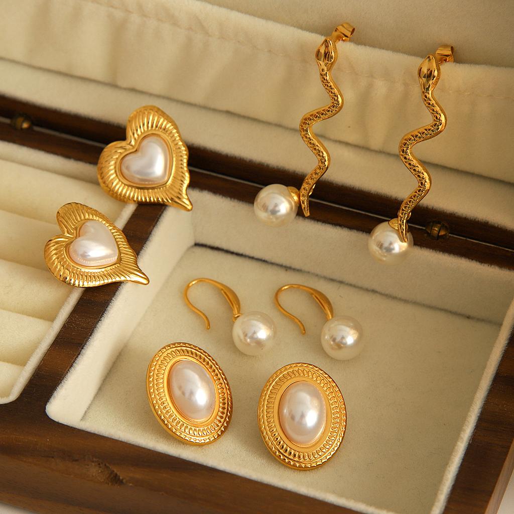Gold-plated Heart Pearl Stud Earrings, Instagram Style French High-end Gold Snake Titanium Steel Earrings for Women