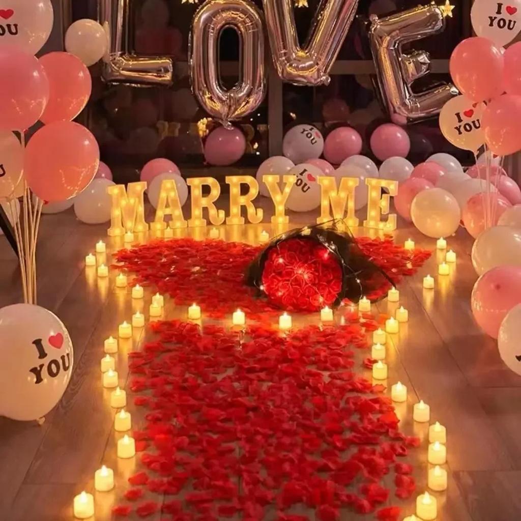 The Wedding Room Is Decorated With Simulated Rose Petals, The Proposal Is Arranged With Romantic Wedding Flowers, Creating A Romantic Atmosphere