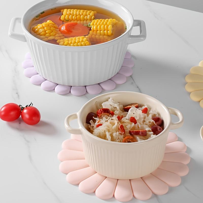 Silicone Daisy Trivet Mat, Large Heat-resistant Pot & Cup Coaster, High-grade Texture for Table Protection.