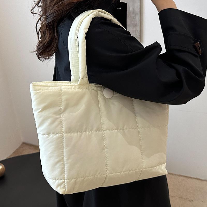 High-end Tote Bag for Women New Fashion Diamond Bag for Women Large Capacity Commuting One-shoulder Handbag for Women