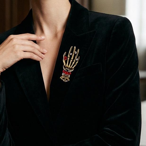 Men s Halloween Retro Skull Hand Brooch: Punk Lapel Pin for Trendy Hip Hop Style