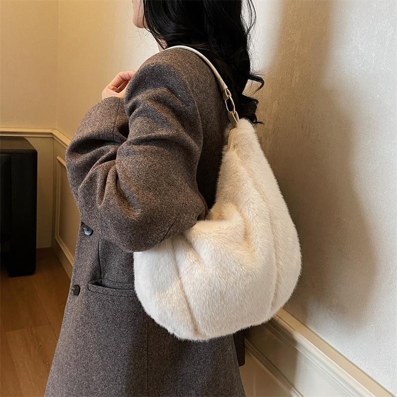 New Large Capacity Fluffy Tote Bag for Women Fashi Simple Leisure Shoulder Bag Comfortable and Versatile Texture Commuting Bag