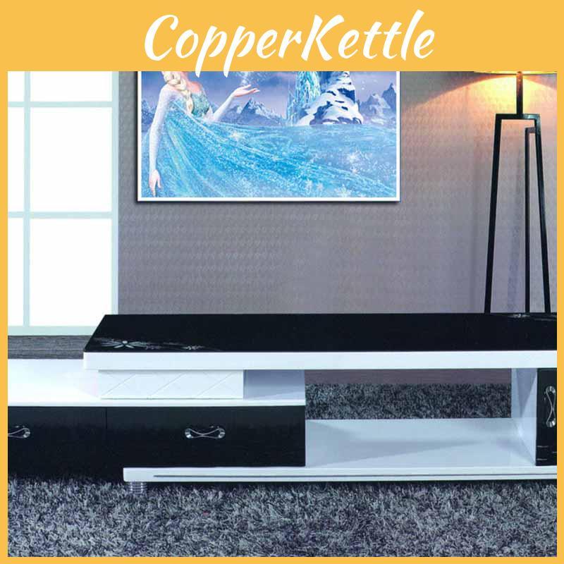 Obraz olejny z motywem Krainy Lodu do dekoracji ściany w salonie lub gabinecie