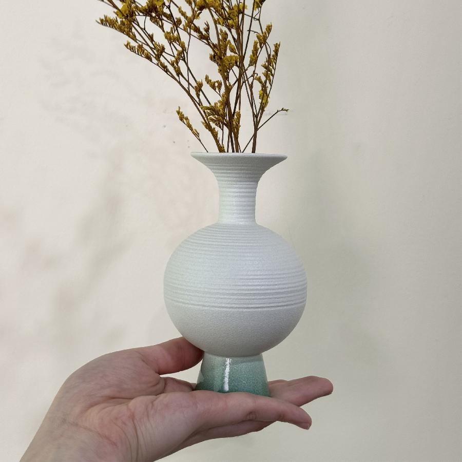 Ceramic Vase, Suitable for Home, Living Room, Dining Table, Farmhouse, Office Decoration, Bedroom, Table, and Kitchen Shelves