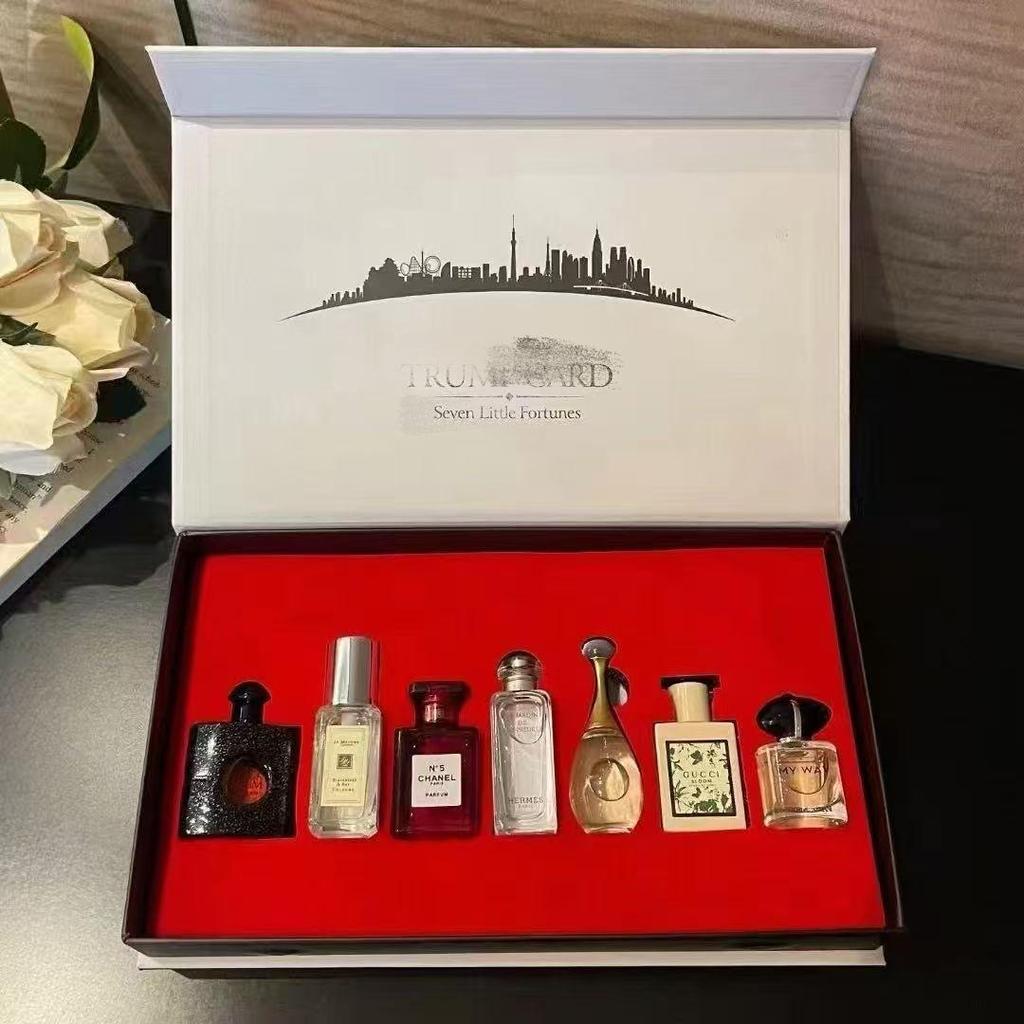 Seven-Piece Perfume Gift Set: Mini Fragrances with Long-Lasting Light Scents for Christmas Souvenir or Gift