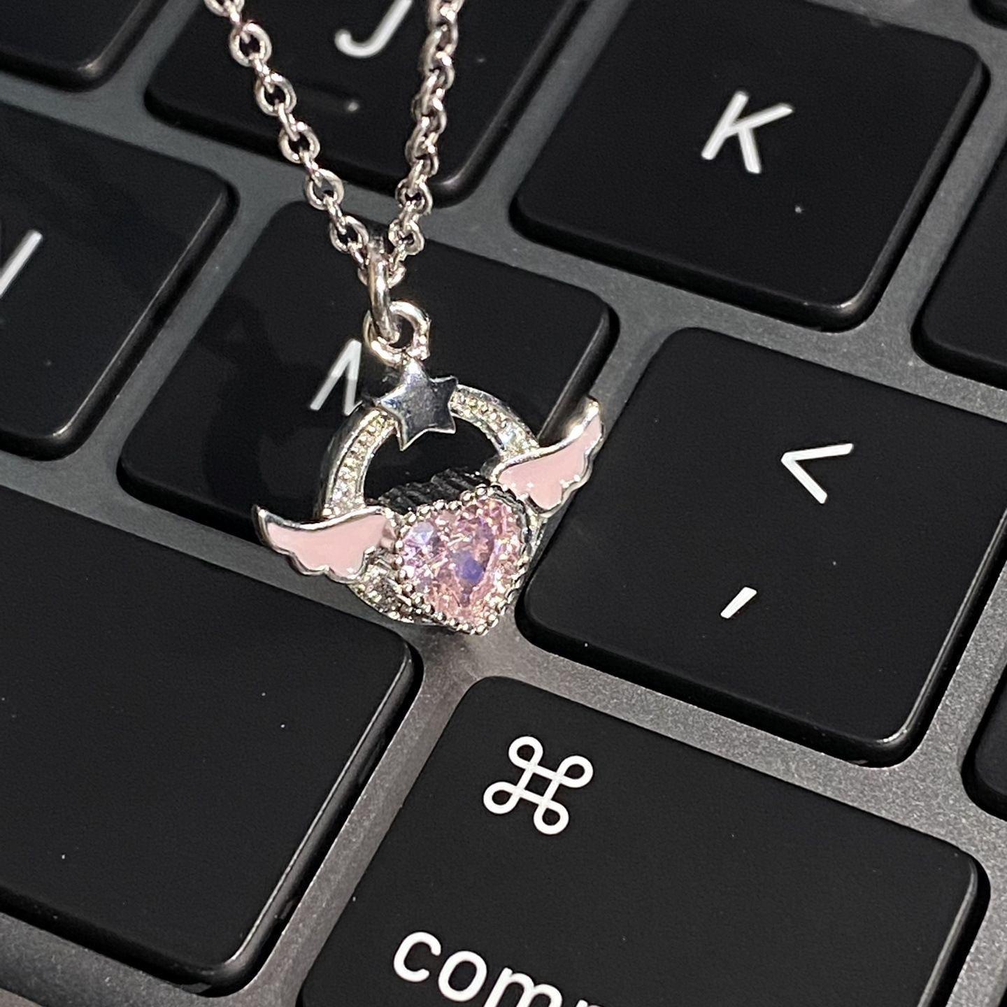 

Angel wings love necklace female ins niche design pink diamond versatile collarbone chain for girlfriend Valentine s Day