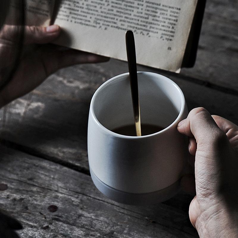 Kreative nordische Tasse mit Deckel und Löffel, Paar-Spleißung, matte Milchfarbglasur, Kaffeetasse, Keramiktasse, Holzdeckel, Becher