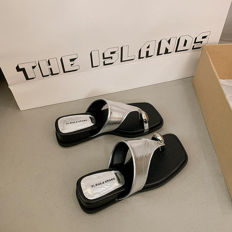 

3606 sets of toe slippers for women to wear summer new sandals thick-soled flip-flops holiday seaside beach sandals 40 срібний