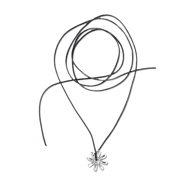 Flourishing Flowers: Fun Flower Leather Cord Necklace - Korean Chic, Versatile, and Stylish Accessory for Women