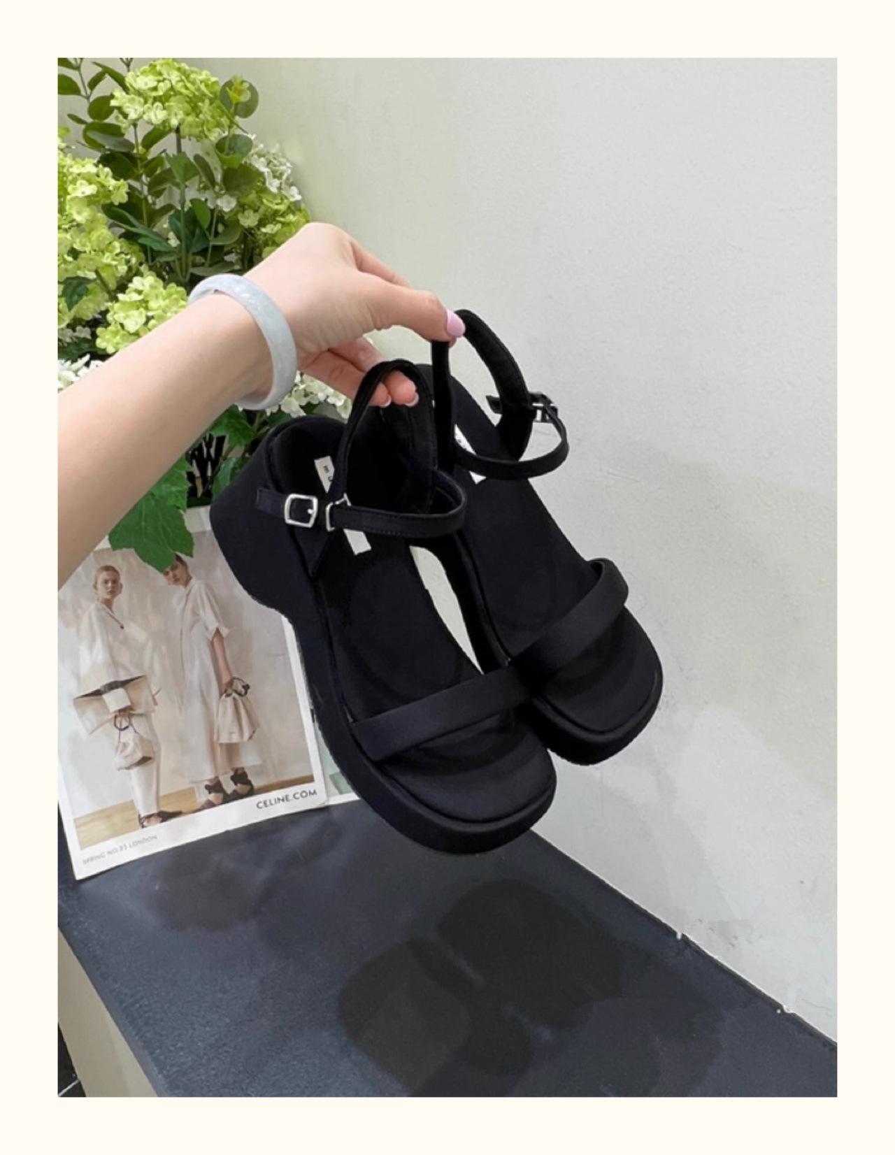 

Платформенные сандалии женские летние для улицы, высококлассные, новая модная женская обувь-шлепанцы, обувь на высокой подошве, с ремешком на одной пряжке 35 чёрный