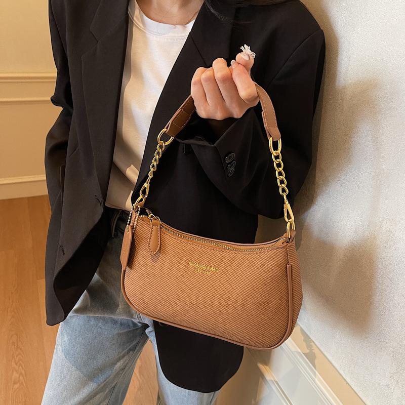This year's popular bag women's 2025 new messenger bag Internet celebrity shoulder bag with the same texture chain small square bag