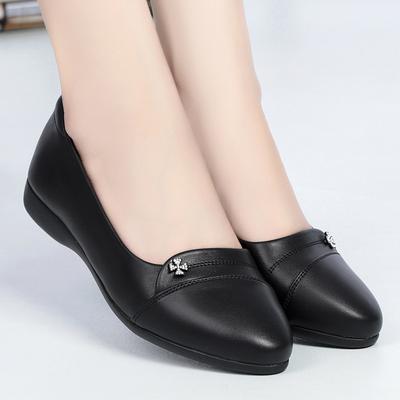 Frühling neue modische flache bequeme Lederschuhe Keilabsatz leicht runde Spitze weiche Sohle flacher Einstieg Single Shoes lässig