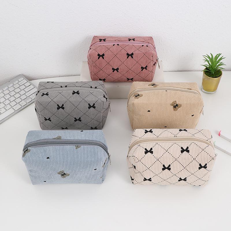 No Ip Cotton Velvet Makeup Bag With Large Capacity And Portable Handheld Design For Women
