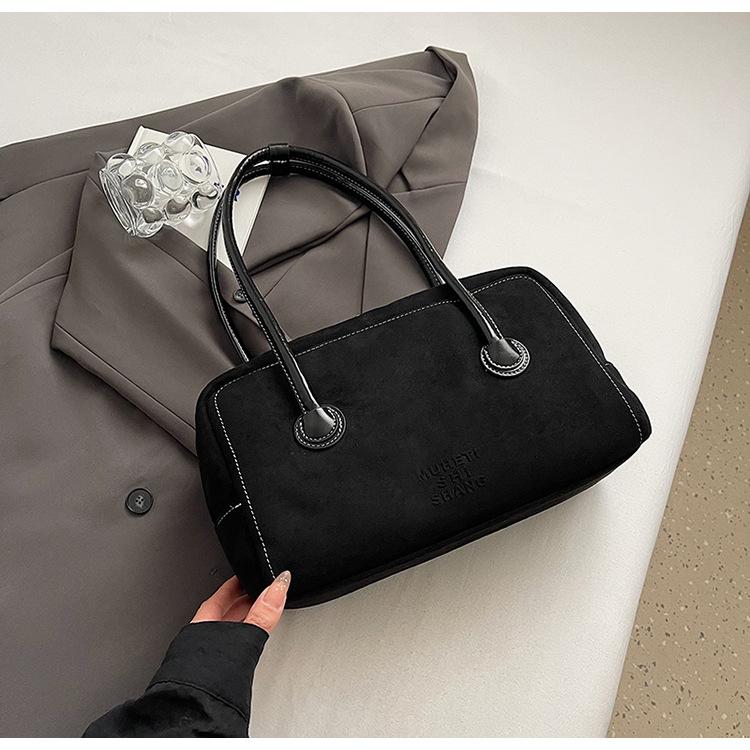 

2025 Maillard Premium Sense Женская минималистичная маленькая квадратная сумка, универсальная, большой вместимости, ретро-сумка 32*12*18 чёрный