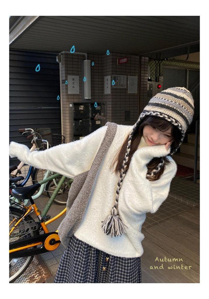 Elegant Women's White Raccoon Fur Pullover - Luxurious, Soft Cream Inner Layer, Winter Knitwear