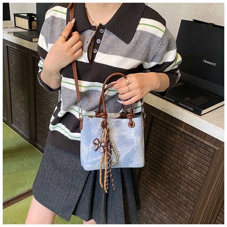 

Это популярный хит Маленькие сумки Женские Универсальные Повседневные На одно плечо Через плечо Корейская Ведерко 20.5x6.5x16.5 single package джинсовый синий