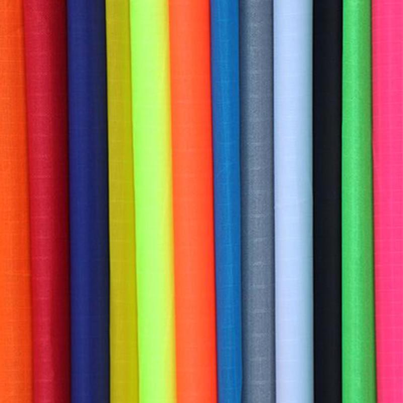 Tissu pour cerf-volant Weifang 190 Tissage uni Nylon 210 deniers 40D Doux Tissu polyester pour parapluie