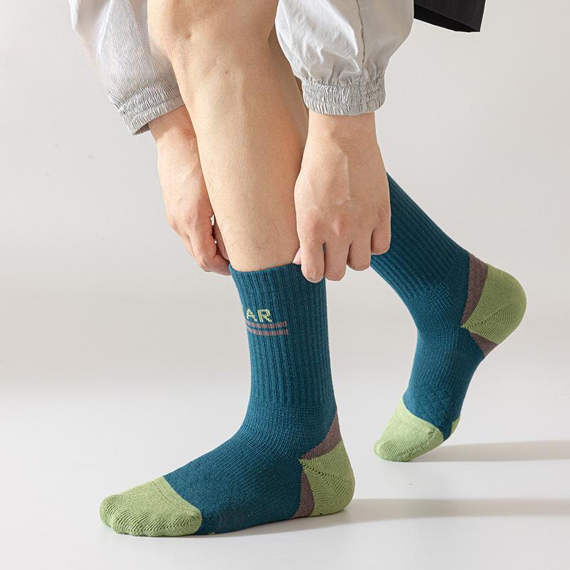 

Spring and Summer Thin Short Socks for Men, Mid-calf Socks, Sweat-absorbing and Breathable, Thickened Towel-soled Socks 1 pair темно-синього кольору