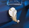 Fashion Crystal Shell Feather Brooch Pins For Women Luxury White Pearl Gold Color Party Wedding Gifts Clothing Accessories