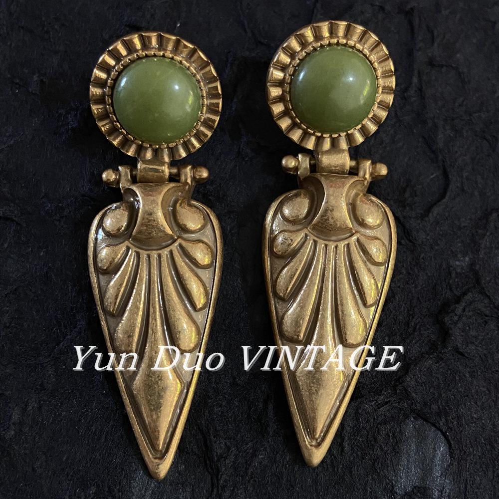 

Vintage European Style Green Stone Stud Earrings for Women