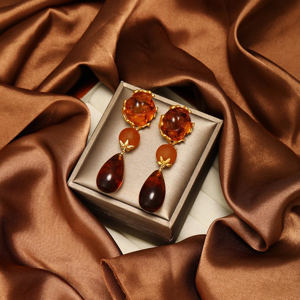 Silver Needle Caramel Amber Geometric Water Drop Earrings - European & American Retro High-End Trend 