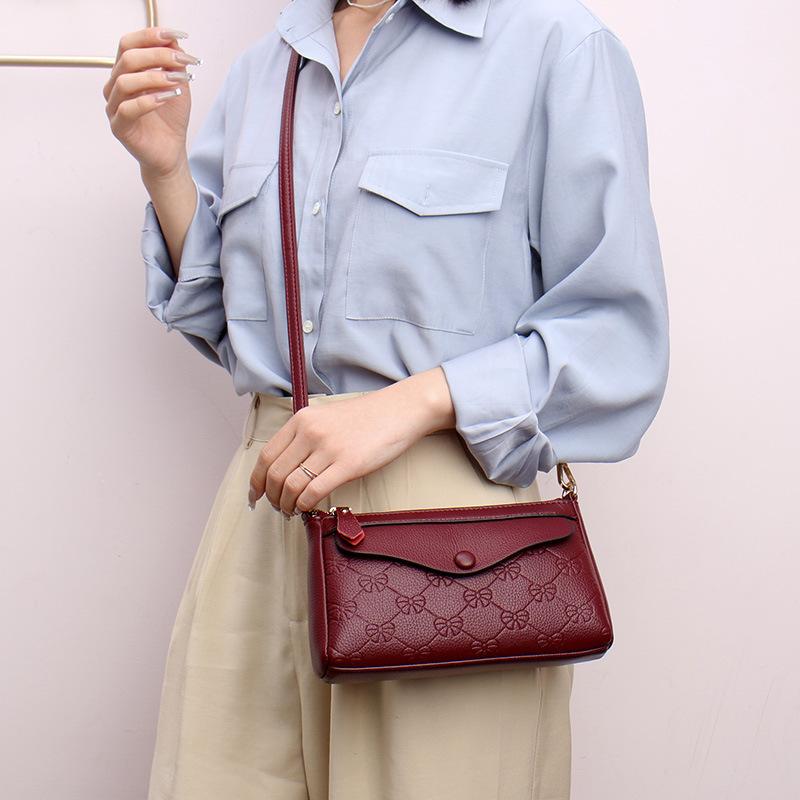Mom bag 2025 new trendy small bag women's bag simple and versatile middle-aged shoulder bag, free mother-in-law lightweight messenger bag