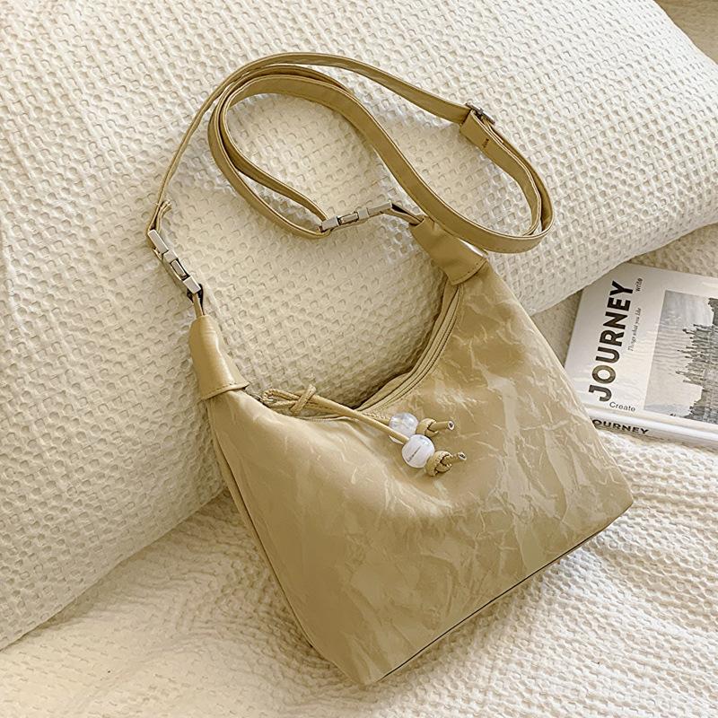 

В этом году популярная женская сумка 2024 года в иностранном стиле, новая сумка через плечо, сумка через подмышку, модная сумка-мессенджер с подушкой хаки