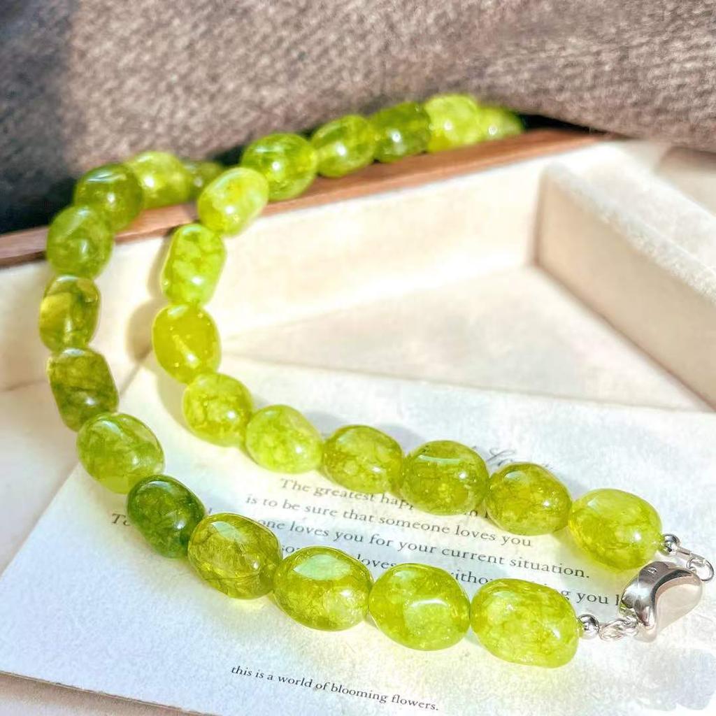 Ambience Olive Green Conformal Quartz Rock Collarbone Chain Necklace
