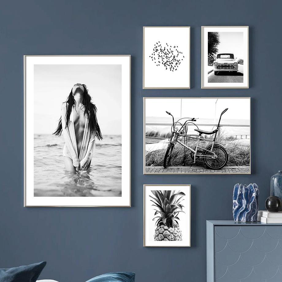 Schwarz und Weiß Wandkunst Meereslandschaft Leinwanddruck Poster Strandmädchen Surfbrett Malerei Landschaft Tropische Palme Bilder Heimdekor