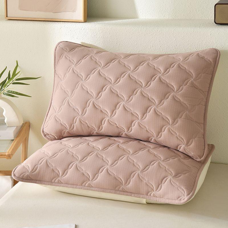 Quilted Anti-Dirt Pillowcase: Oil, Dirt & Saliva Resistant, Machine Washable, Ideal for Home/Dorm.