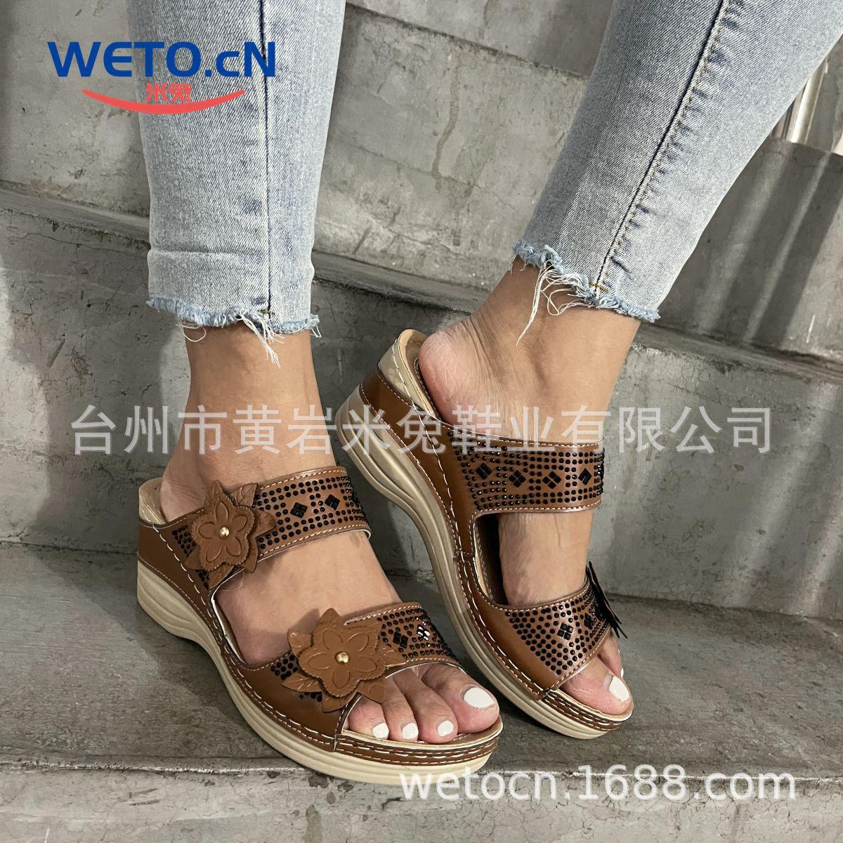 

Fashion thick-bottomed slope heel rhinestone flower outer wear medium heel slippers women s large size leopard print cool slippers 43 хаки