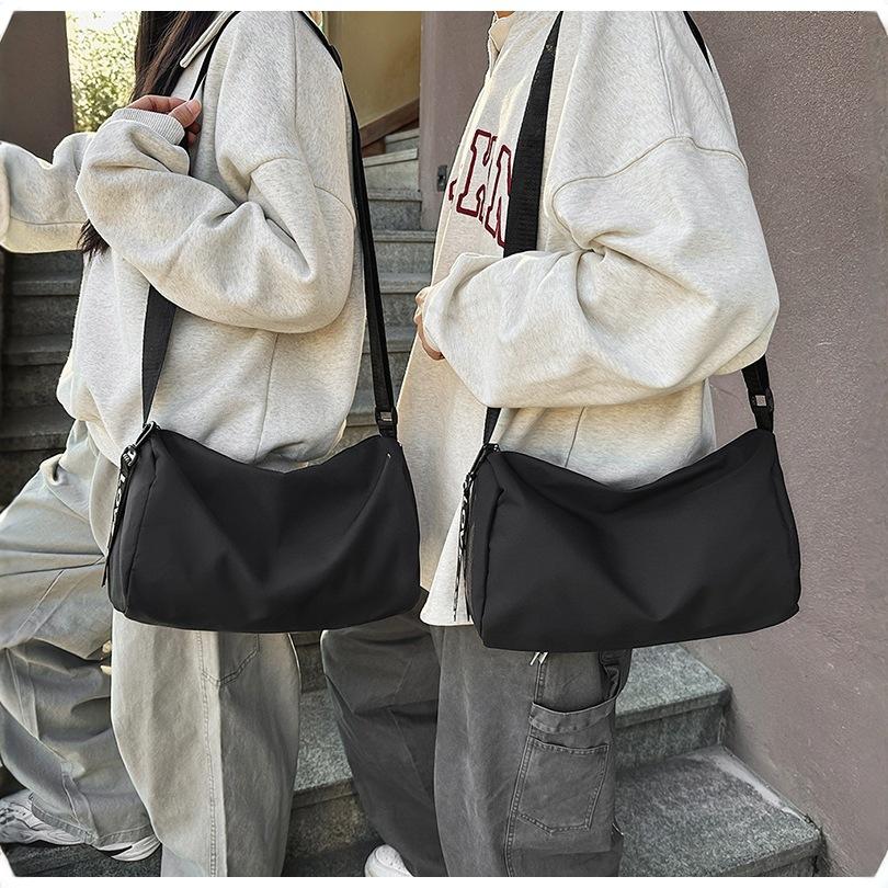 Multi Functional Fitness Bags Women and Men Slung Travel Bags Sports Bags and Large Capacity Satchel Training Bags.