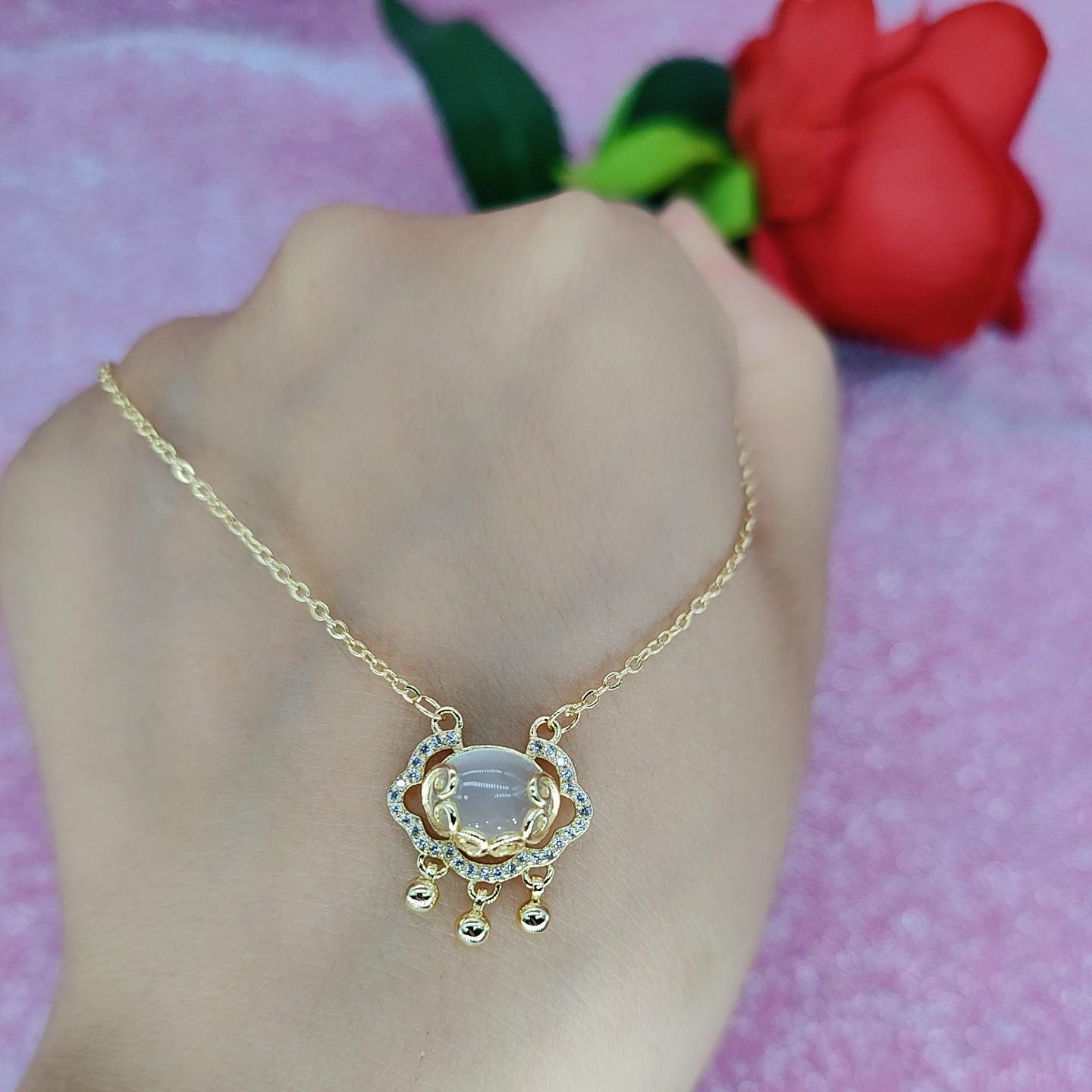 

Japanese Korean Cloud Ruyi Peace Necklace: White Chalcedony Longevity Pendant - Light Luxury Gift for Girlfriend on Valentine s Day. платиновый