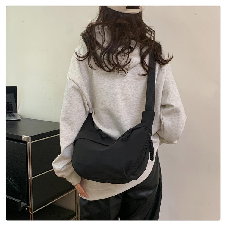 Literarische Nylon-Knödel-Tasche große Kapazität neue Mode Pendler-Umhängetasche trendige einfarbige Schultertasche Damentasche
