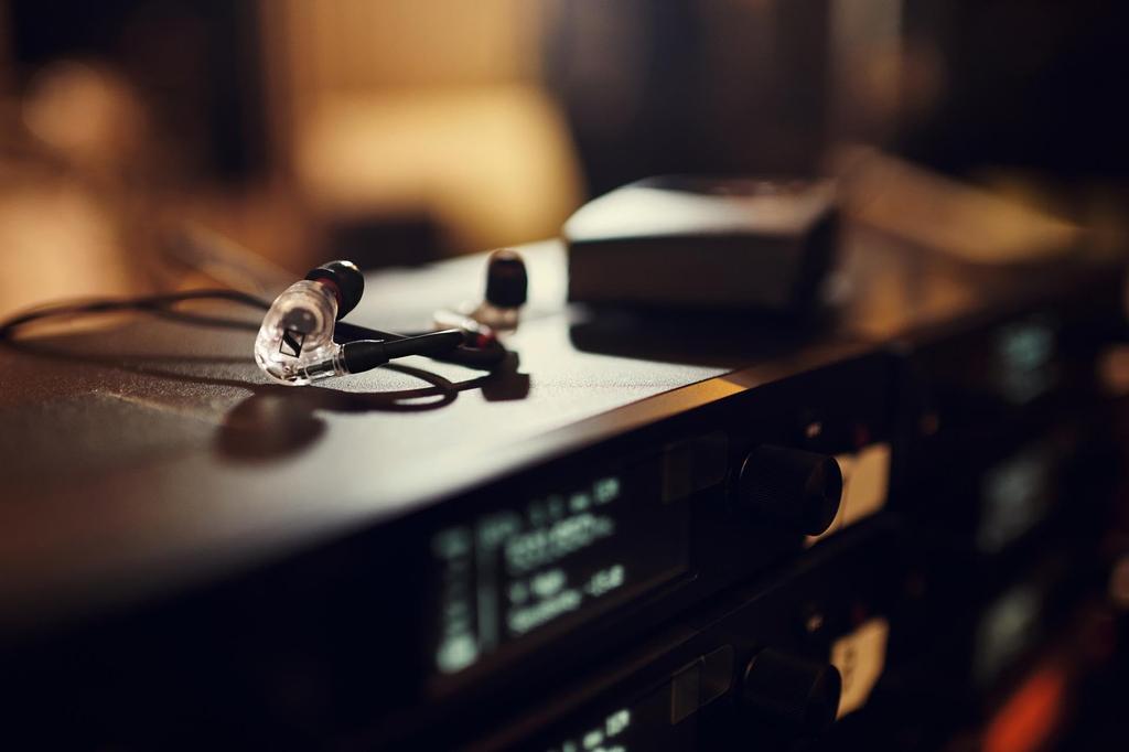 Sennheiser IE 100 PRO CLEAR Professional Monitoring Earphones, Clear, [Official Japanese Product] 508941, In-Ear Type, Wired Earphones