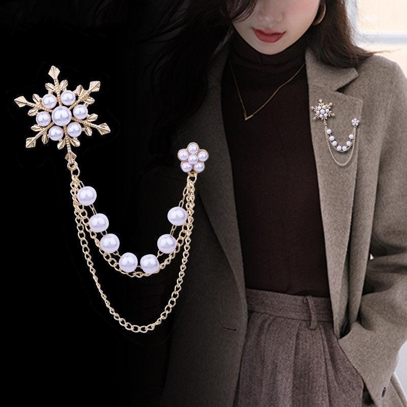 Elegant Women Pearl Snowflake Chain Tassels Brooch Gifts Fashion Chain Pin Jewelry Enamel Pin Exquisite Clothes Brooches Gift