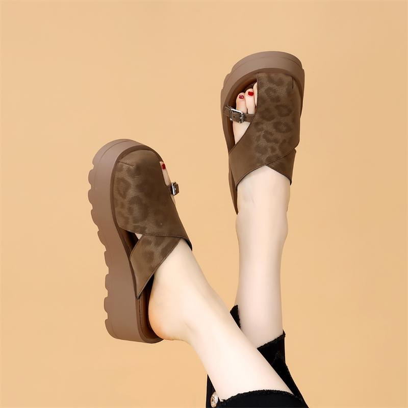 Fashion Shoes Cover Toe Slippers Casual Slipers Women Slides Platform Luxury 2025 Flat Summer Fashion Slippers Casual Flat Shoes Female